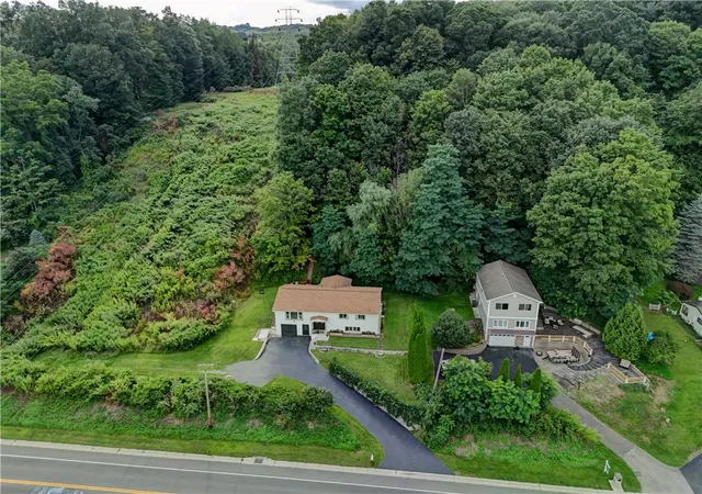 Photo 3 of Sale Pending at 303 Victor Rd, Fairport, NY 14450 | MLS# R1707454 | Listing updated on 2026-09-02