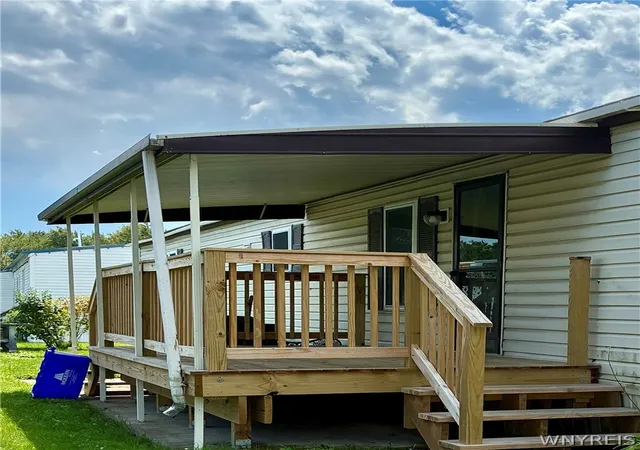 Photo 2 of Sale Pending at 6035 S Willowbend Transit Rd #43, Lockport Town, NY 14094 | MLS# B1706731 | Listing updated on 2026-09-04