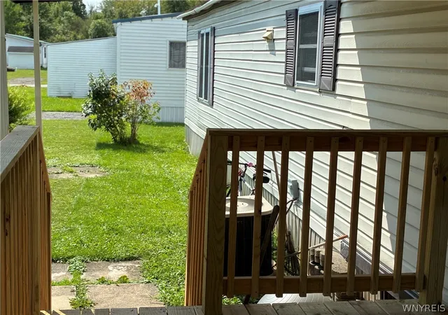 Photo 3 of Sale Pending at 6035 S Willowbend Transit Rd #43, Lockport Town, NY 14094 | MLS# B1706731 | Listing updated on 2026-09-04