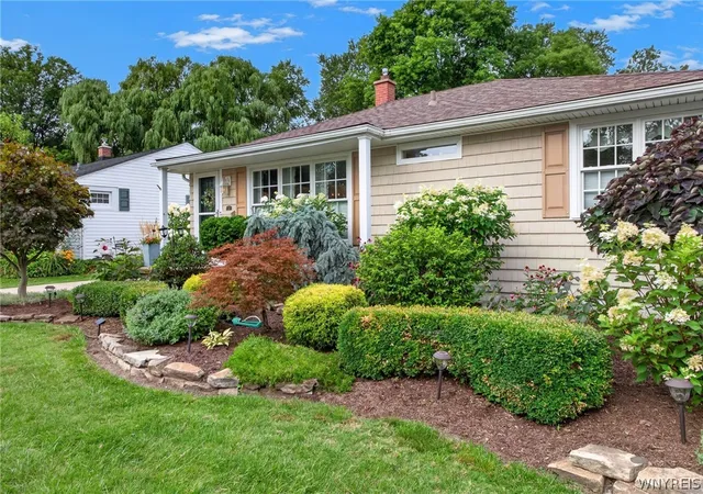 Photo 2 of Sale Pending at 36 Lorfield Dr, Buffalo, NY 14226 | MLS# B1708026 | Listing updated on 2026-08-26