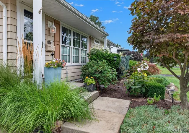 Photo 3 of Sale Pending at 36 Lorfield Dr, Buffalo, NY 14226 | MLS# B1708026 | Listing updated on 2026-08-26