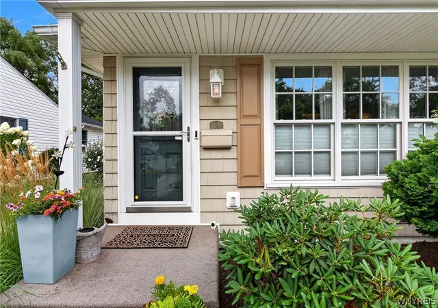 Photo 3 of Sale Pending at 36 Lorfield Dr, Buffalo, NY 14226 | MLS# B1708026 | Listing updated on 2026-08-26