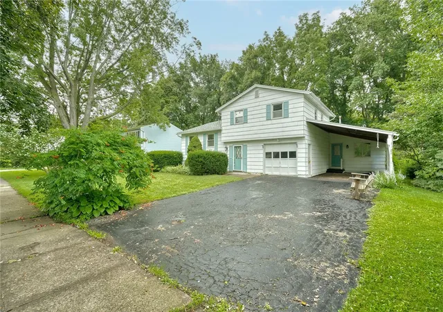 Photo 2 of Sale Pending at 60 Willhurst Dr, Rochester, NY 14606 | MLS# R1707238 | Listing updated on 2026-09-07