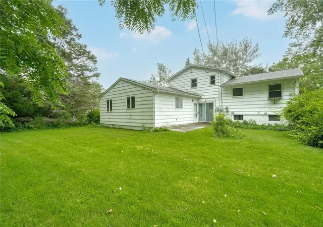 Photo 3 of Sale Pending at 60 Willhurst Dr, Rochester, NY 14606 | MLS# R1707238 | Listing updated on 2026-09-07
