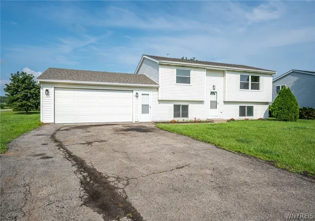 Photo 3 of Sale Pending at 6304 Old Beattie Rd, Lockport, NY 14094 | MLS# B1707520 | Listing updated on 2026-08-31