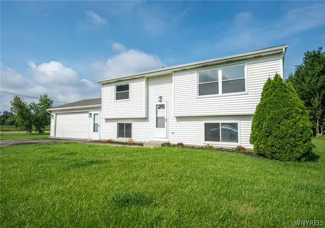 Photo 4 of Sale Pending at 6304 Old Beattie Rd, Lockport, NY 14094 | MLS# B1707520 | Listing updated on 2026-08-31