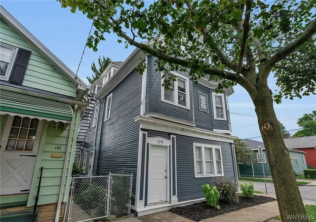 Photo 3 of Sale Pending at 129 Farmer St, Buffalo, NY 14207 | MLS# B1707680 | Listing updated on 2026-09-03