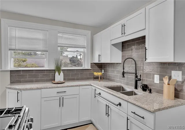 Listing Photo 4 - Condo for sale in building located at 129 Farmer St, Buffalo, NY 14207