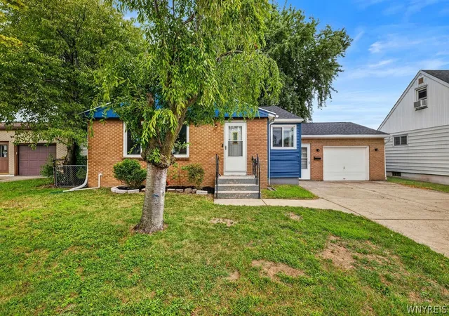 Photo 2 of Single family home for sale at 39 Lemoine Ave, Buffalo, NY 14227 | MLS# B1707529 | Listing updated on 2026-08-19