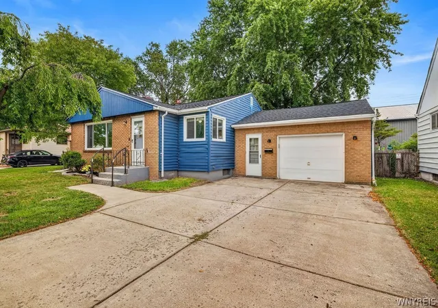 Photo 3 of Single family home for sale at 39 Lemoine Ave, Buffalo, NY 14227 | MLS# B1707529 | Listing updated on 2026-08-19