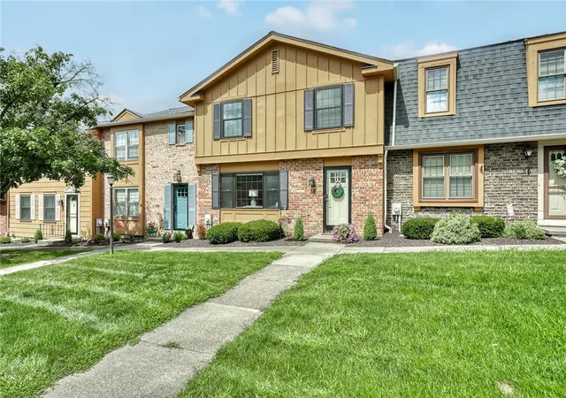Photo 1 of Sale Pending at 38 Georgetown Ln, Fairport, NY 14450 | MLS# R1706114 | Listing updated on 2026-08-25