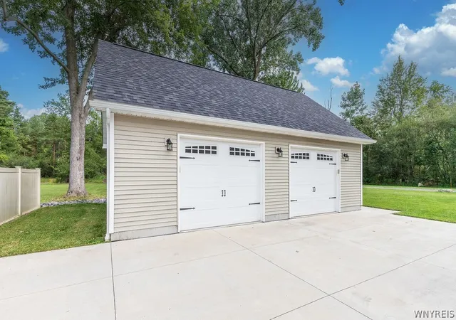 Photo 3 of Sale Pending at 350 Tonawanda Crk Rd, Buffalo, NY 14228 | MLS# B1706272 | Listing updated on 2026-08-29