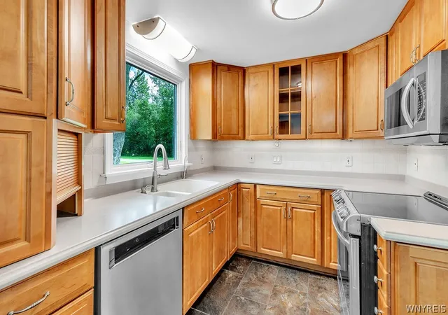 Photo 4 of Sale Pending at 350 Tonawanda Crk Rd, Buffalo, NY 14228 | MLS# B1706272 | Listing updated on 2026-08-29