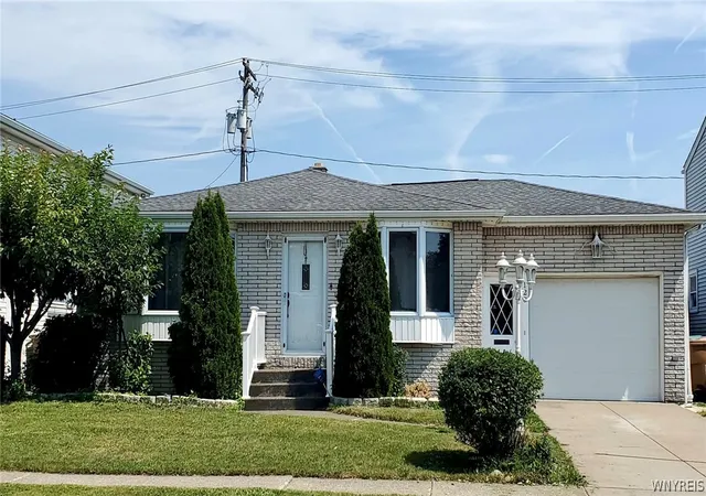 Photo 1 of Single family home for sale at 120 Nantucket Dr E, Buffalo, NY 14225 | MLS# B1707976 | Listing updated on 2026-09-12