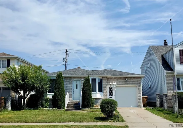 Photo 2 of Single family home for sale at 120 Nantucket Dr E, Buffalo, NY 14225 | MLS# B1707976 | Listing updated on 2026-09-12