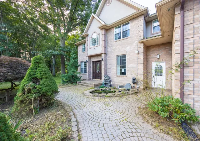 Photo 3 of Single family home for sale at 493 Lake View Ter, Webster, NY 14580 | MLS# R1707900 | Listing updated on 2026-08-26