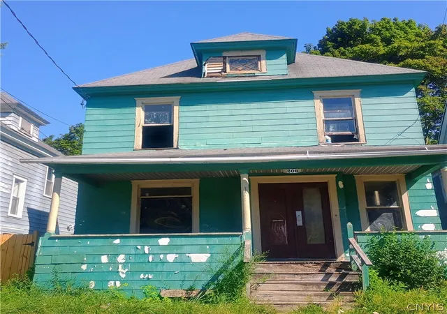 Photo 1 of Sale Pending at 206 W Newell St, Syracuse, NY 13205 | MLS# S1708168 | Listing updated on 2026-08-25