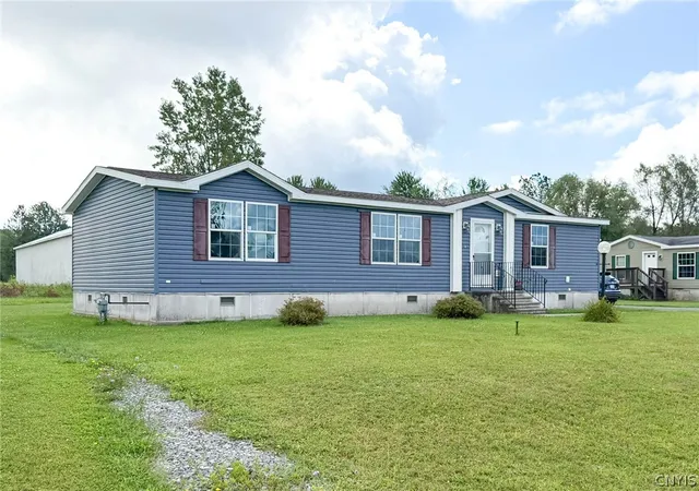 Photo 2 of Manufactured home for sale at 13 Greentree Blvd, Rome, NY 13440 | MLS# S1708121 | Listing updated on 2026-09-15