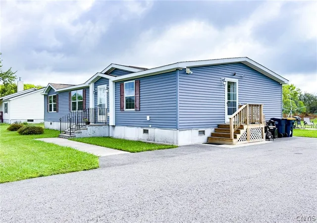 Photo 3 of Manufactured home for sale at 13 Greentree Blvd, Rome, NY 13440 | MLS# S1708121 | Listing updated on 2026-09-15