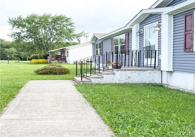 Photo 3 of Manufactured home for sale at 13 Greentree Blvd, Rome, NY 13440 | MLS# S1708121 | Listing updated on 2026-09-15
