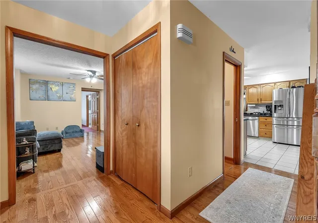 Photo 4 of Sale Pending at 6989 Samantha Ct, Niagara Falls, NY 14304 | MLS# B1708162 | Listing updated on 2026-09-04