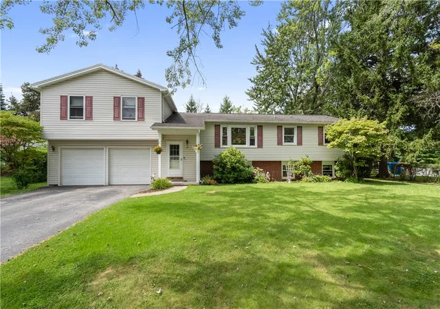 Photo 1 of Sale Pending at 7 Havenwood Dr, Brockport, NY 14420 | MLS# R1707211 | Listing updated on 2026-08-31