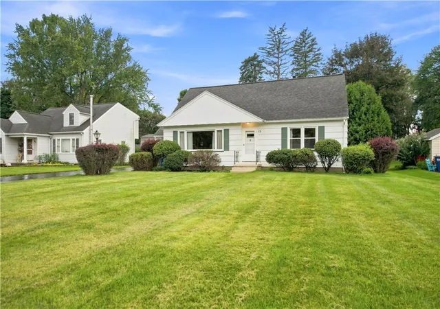 Photo 3 of Sale Pending at 15 Austin Dr, Rochester, NY 14625 | MLS# R1708113 | Listing updated on 2026-08-31