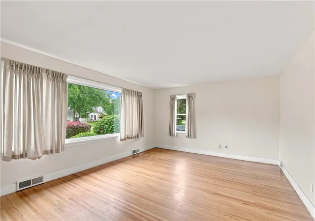 Photo 3 of Sale Pending at 15 Austin Dr, Rochester, NY 14625 | MLS# R1708113 | Listing updated on 2026-08-31