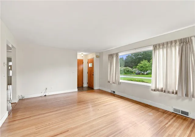 Photo 4 of Sale Pending at 15 Austin Dr, Rochester, NY 14625 | MLS# R1708113 | Listing updated on 2026-08-31