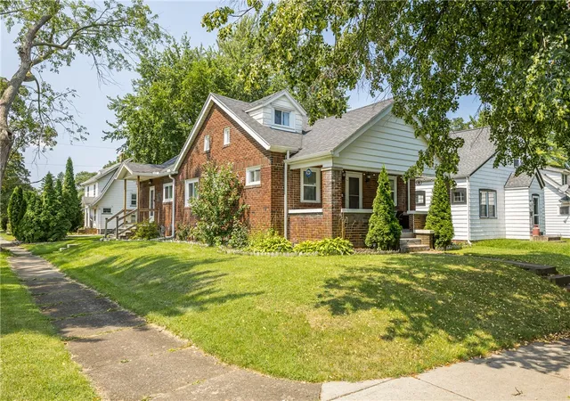 Photo 3 of Sale Pending at 226 Crestwood Blvd, Rochester, NY 14624 | MLS# R1706082 | Listing updated on 2026-09-11
