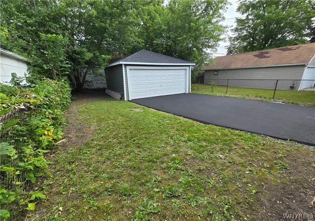 Listing Photo 5 - Condo for sale in building located at 87 Eiseman Ave, Buffalo, NY 14217