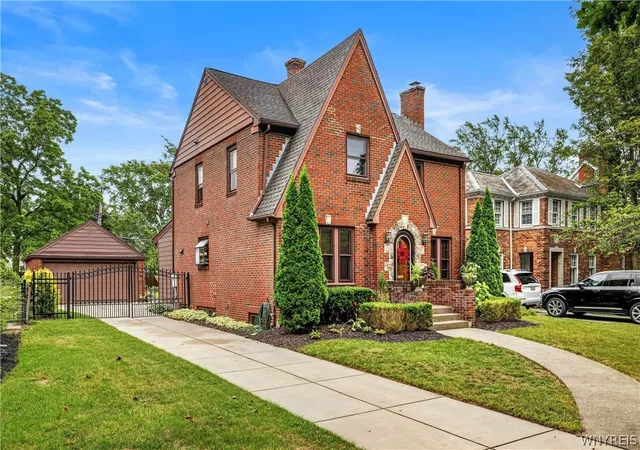Photo 2 of Sale Pending at 212 Brantwood Rd, Buffalo, NY 14226 | MLS# B1708047 | Listing updated on 2026-09-01