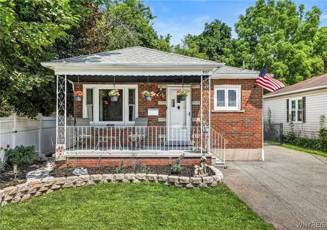 Photo 1 of Sale Pending at 927 88th Street, Niagara Falls, NY 14304 | MLS# B1707973 | Listing updated on 2026-09-09