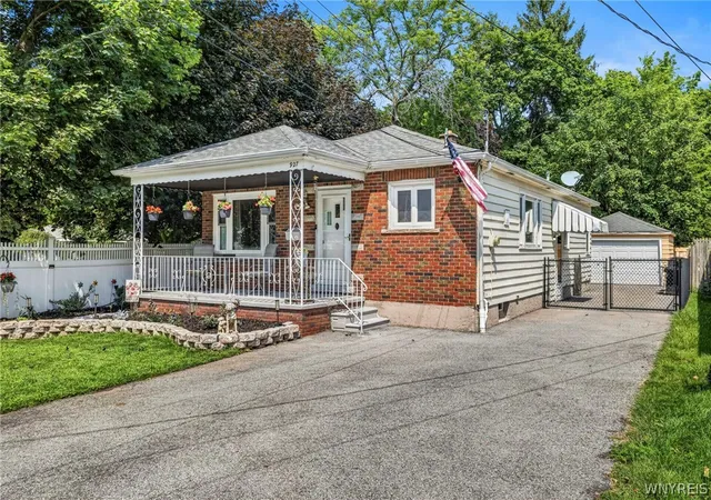 Photo 2 of Sale Pending at 927 88th Street, Niagara Falls, NY 14304 | MLS# B1707973 | Listing updated on 2026-09-09