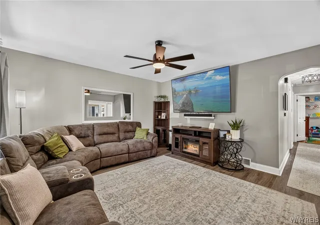 Photo 3 of Sale Pending at 927 88th Street, Niagara Falls, NY 14304 | MLS# B1707973 | Listing updated on 2026-09-09