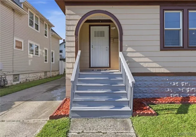 Photo 3 of Sale Pending at 19 Martha Ave, Buffalo, NY 14215 | MLS# B1706741 | Listing updated on 2026-08-31