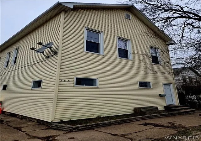 Photo 3 of Multi family home for sale at 285 Clinton St, Lockport, NY 14094 | MLS# B1708210 | Listing updated on 2026-08-19