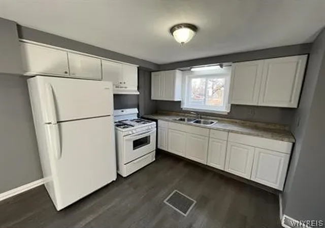 Photo 4 of Multi family home for sale at 285 Clinton St, Lockport, NY 14094 | MLS# B1708210 | Listing updated on 2026-08-19