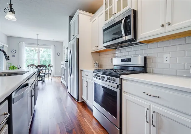 Listing Photo 5 - Condo for sale in building located at 1009 Pathway Ln, Webster, NY 14580