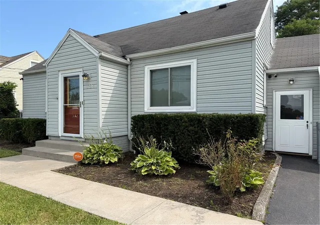 Photo 2 of Sale Pending at 194 Stenson St, Rochester, NY 14606 | MLS# R1707968 | Listing updated on 2026-09-01