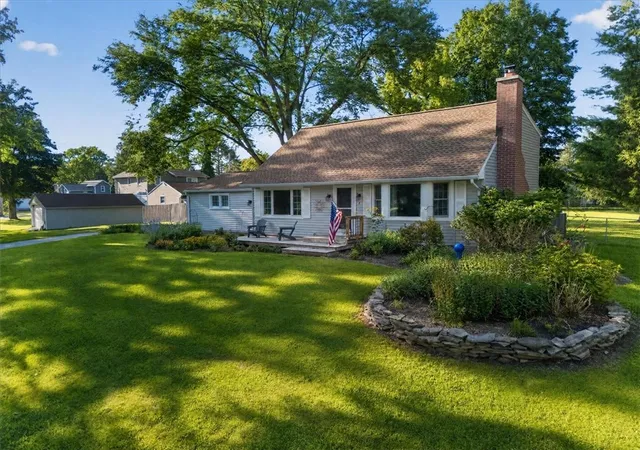 Photo 1 of Sale Pending at 4 Briarwood Ln, Fairport, NY 14450 | MLS# R1707836 | Listing updated on 2026-08-29