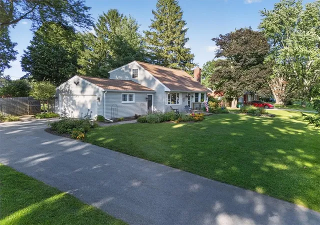 Photo 2 of Sale Pending at 4 Briarwood Ln, Fairport, NY 14450 | MLS# R1707836 | Listing updated on 2026-08-29