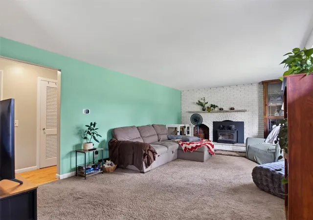 Photo 4 of Sale Pending at 4 Briarwood Ln, Fairport, NY 14450 | MLS# R1707836 | Listing updated on 2026-08-29