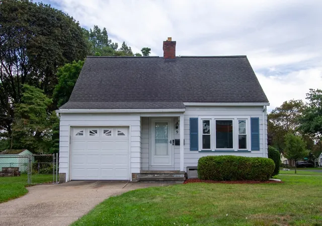 Photo 1 of Sale Pending at 66 Woodside Ln, Rochester, NY 14616 | MLS# R1707782 | Listing updated on 2026-08-26