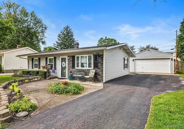 Photo 1 of Sale Pending at 40 Bellhurst Rd, Tonawanda, NY 14150 | MLS# B1707535 | Listing updated on 2026-08-27