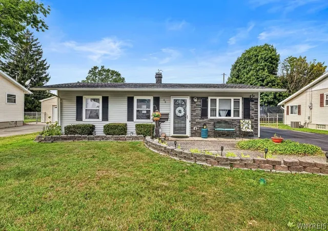 Photo 2 of Sale Pending at 40 Bellhurst Rd, Tonawanda, NY 14150 | MLS# B1707535 | Listing updated on 2026-08-27