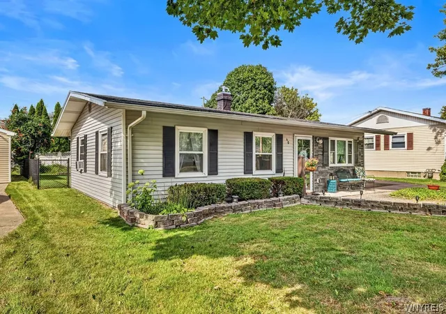Photo 3 of Sale Pending at 40 Bellhurst Rd, Tonawanda, NY 14150 | MLS# B1707535 | Listing updated on 2026-08-27