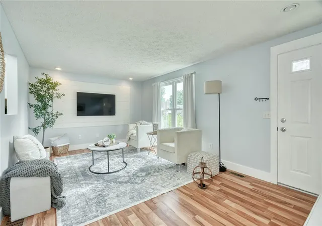 Photo 3 of Sale Pending at 1127 Lake Park Ln, Webster, NY 14580 | MLS# R1708293 | Listing updated on 2026-08-26