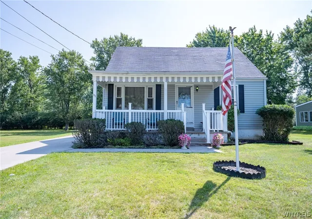 Photo 3 of Single family home for sale at 127 Broadway St, West Seneca, NY 14224 | MLS# B1707539 | Listing updated on 2026-08-30