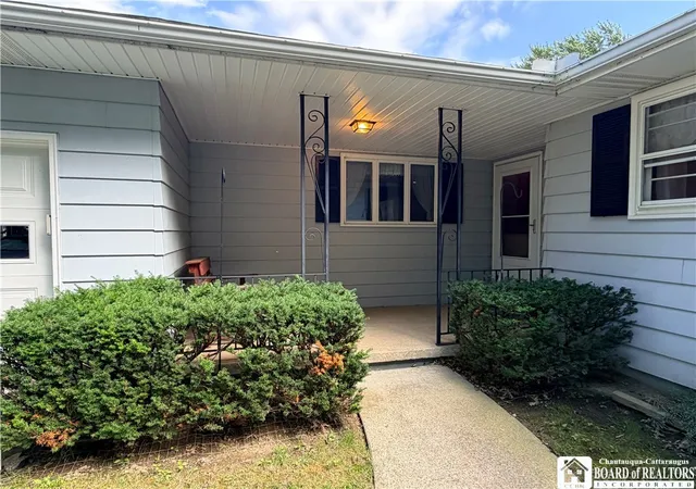 Photo 3 of Single family home for sale at 19 Johnson St, Fredonia, NY 14063 | MLS# R1707684 | Listing updated on 2026-08-19